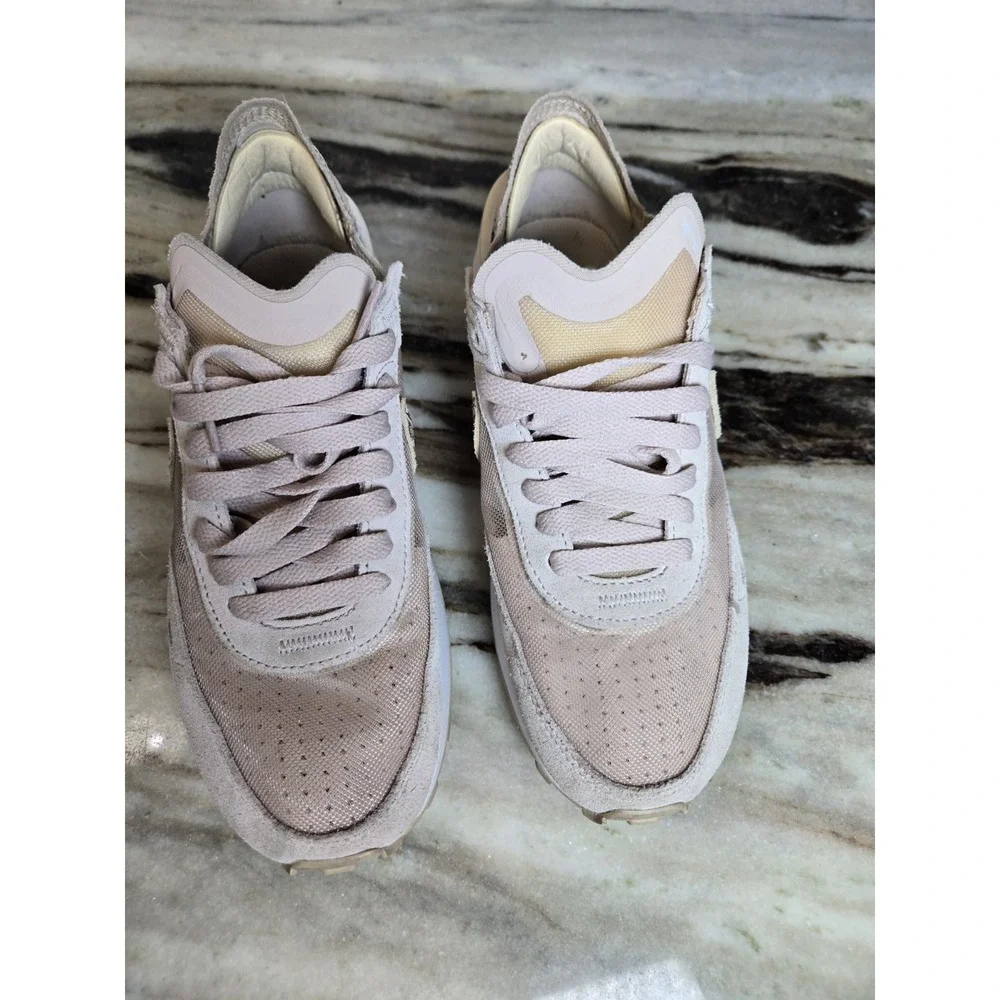 Nike very minimal